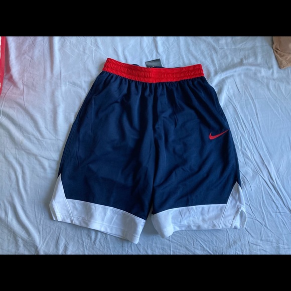 Nike Other - NWT Nike 🏀 shorts, size M.